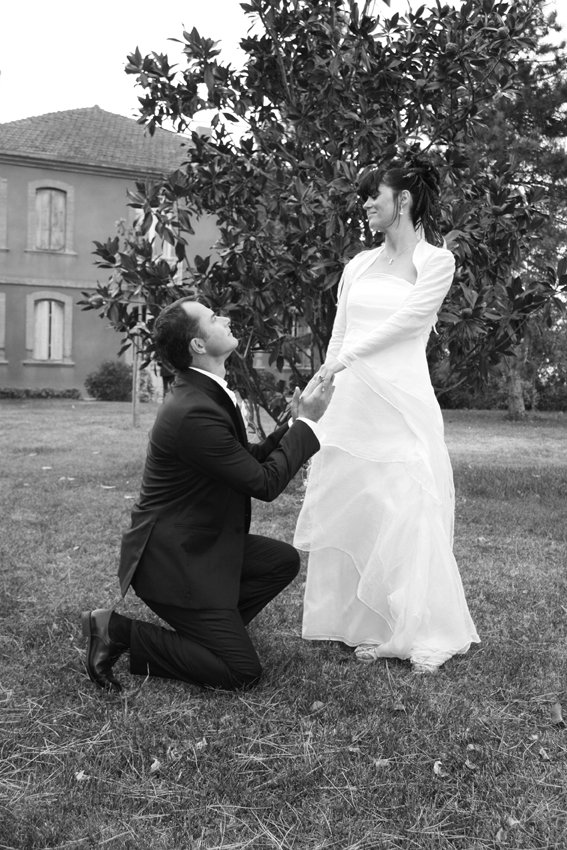 Marié à genoux deant la mariée