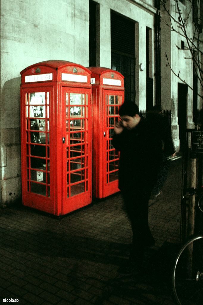 Lhomme-au-telephone.jpg